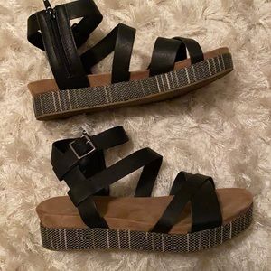 Maurice’s black sandals